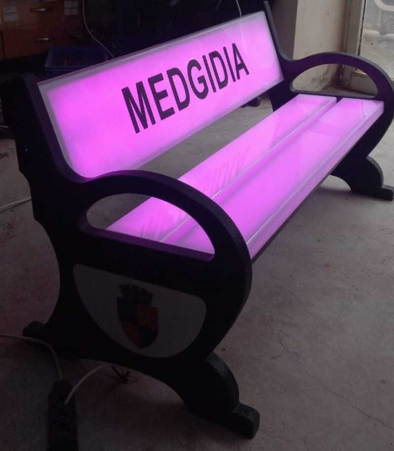 Işıklı oturma bankı